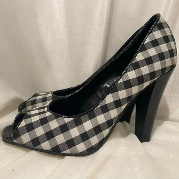 Steve Madden Shoes - Y2K Steve Madden Peekaboo Pump 4"‎ Heel Black/White Fabric Gingham Plaid 7.5 EUC